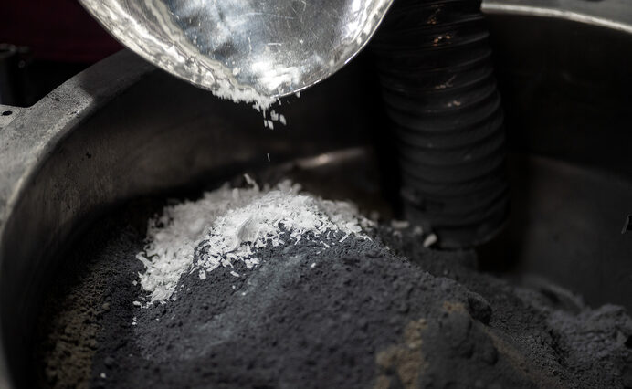 tungsten-carbide-powder-blending