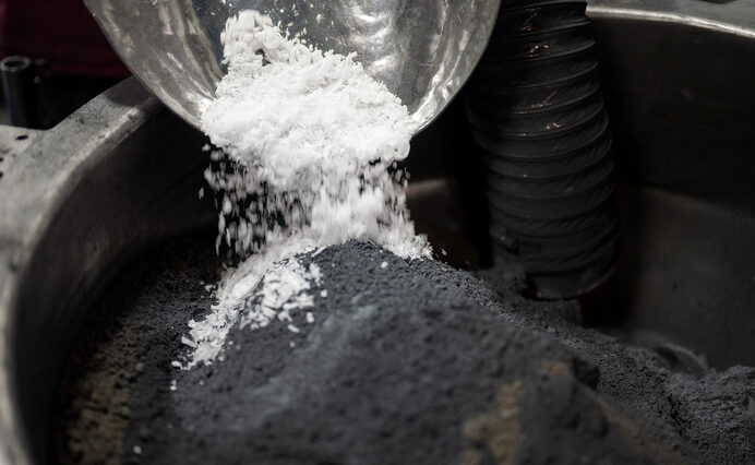 tungsten-carbide-powder-blending